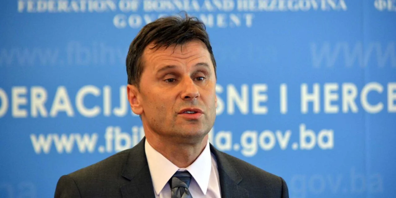 LAŽNA POTVRDA O (NE)ISPLAĆIVANJU PENZIJA