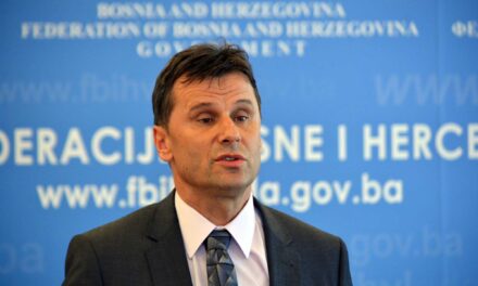 Fadil Novalić pozitivan na koronavirus, pozvao novinare da se testiraju