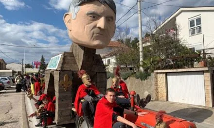 MAŠKARE NAŠE LUDE: Uskrsnuće Željka Komšića