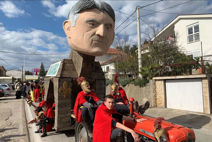 MAŠKARE NAŠE LUDE: Uskrsnuće Željka Komšića