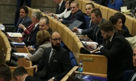 Usvojena inicijativa u PFBiH: Napade na novinare tretirati kao napade na službene osobe