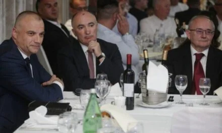 SELEFIJO, SELEFIJO, PREVEZI ME PRIJEKO: Kako bi “civilizirana i kršćanska Europa” znala s kim mi imamo posla da fra Ivan Tolj, apostol kršćanskih vrijednosti, nije tražio cenzuru slovenačke televizije?