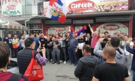 MEDIJSKI LINČ UZ BLAGOSLOV DRŽAVE: Kosovo se brani ispred albanske pekare