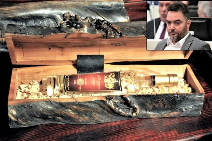 “TRADICIJA” S EKSTRAKT DODATKOM: Košarac stvorio biznis od prodaje rakije sumnjive kvalitete i korištenja uticaja