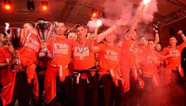ODE VELEŽ, OSTA OLIMPIK: Izronili Rođeni za one što ih vole