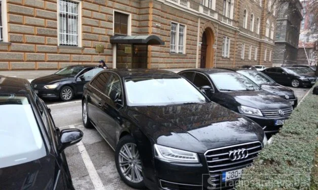 OZNAČAVANJE SLUŽBENIH VOZILA: Odluka je spremna, ali se ne zna kada će biti potpisana