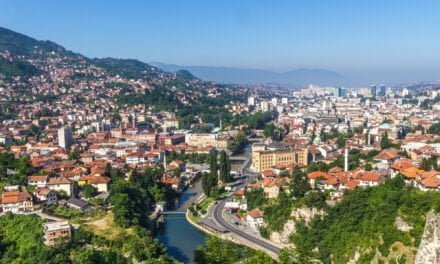Gdje živiš? U Istočnom Sarajevu. A gdje radiš? U Političkom Sarajevu!