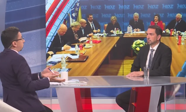 KOMŠIĆ PROTIV ČAVARE: Oštra pitanja i česti prekidi sagovornika