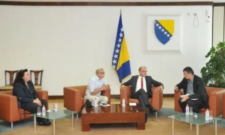 Društvo novinara BiH podržalo inicijativu da se političarima oteža da tuže novinare