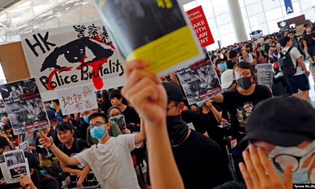 Dok traju desetosedmične demonstracije u Hong Kongu, napadaju se i novinari
