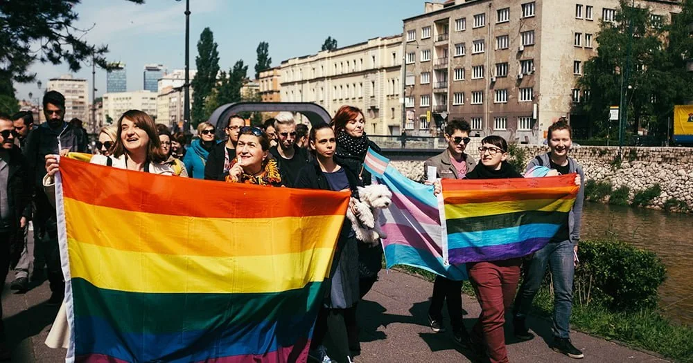 Povorka ponosa ne podstiče nasilje i ne narušava tuđa prava. Nema osnova da se zabrani!