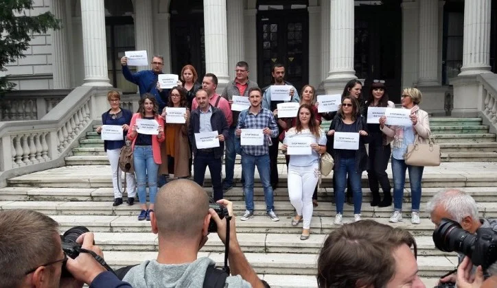 Nakon napada na redakciju portala radiosarajevo.ba: Vinovnici uhapšeni, novinari zakazali proteste
