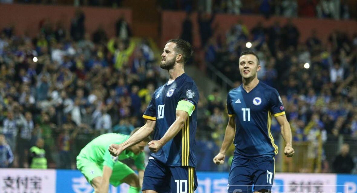 Nakon pobjede u fudbalu slavi cijela Bosna, od Novog Pazara do Velenja