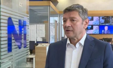Solidarno okupljanje u Beogradu zbog uznemirenja novinara N1 televizije