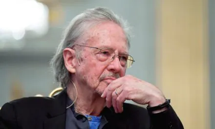 Handke odbio odgovoriti na pitanja novinara o genocidu u Srebrenici