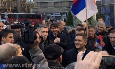 Savez za Srbiju blokirao ulaze u RTS, obećali  da neće biti nasilja