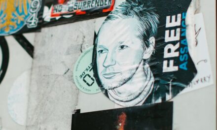 Assange bi mogao služiti 175 godina dugu zatvorsku kaznu