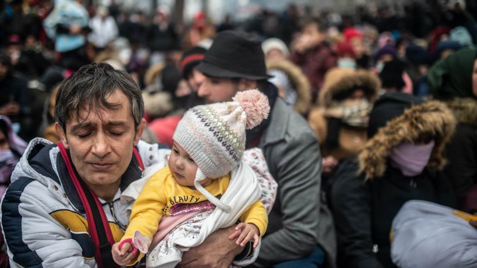 Španska volonterka suočena s online nasiljem zbog grljenja senegalskog migranta