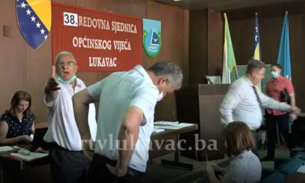Predsjedavajući Općinskog vijeća Lukavac snimatelju zaprijetio da će mu razbiti kameru