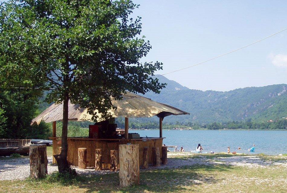 (V)LAŽNE VIJESTI: Bosanski nudisti konačno dobili savez na nivou većeg entiteta, već su uređene i prve plaže