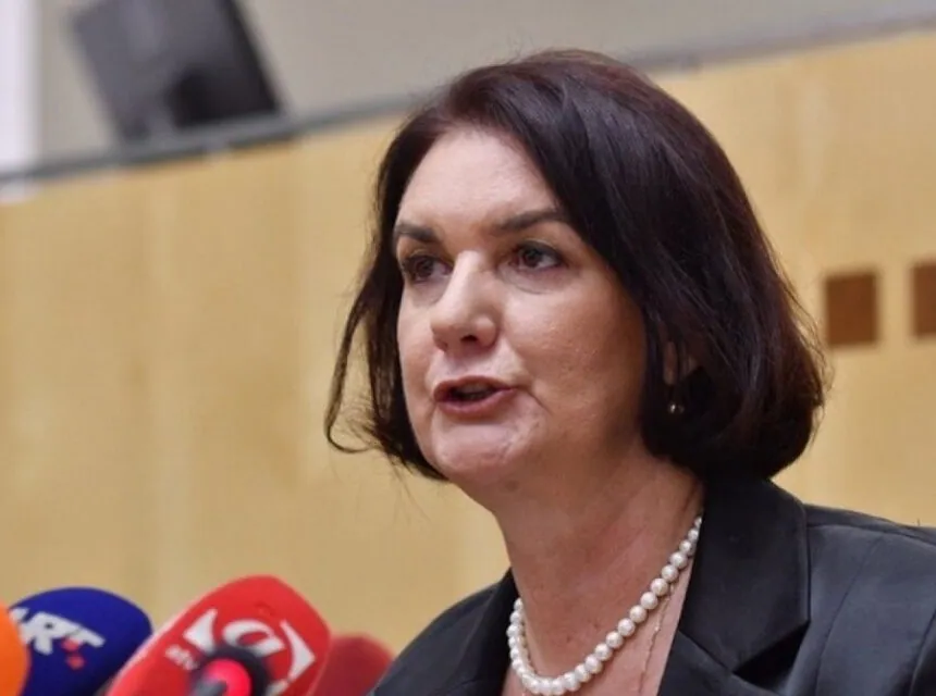 Prihvatanjem uvjeta koje je postavila Tadić, Komisija otvorila pitanje vlastite transparentnosti