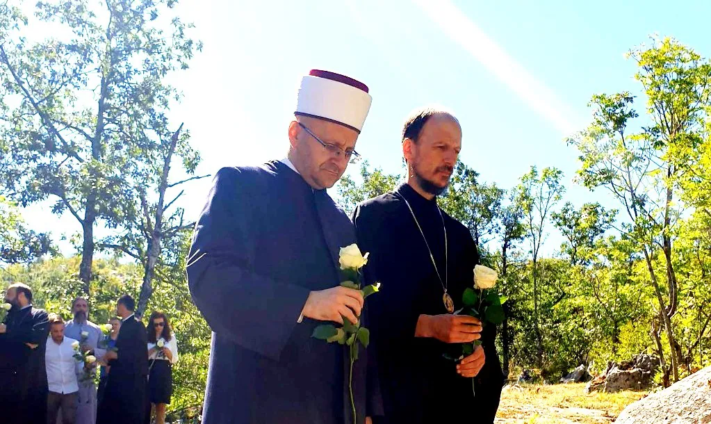 MUFTIJA I EPISKOP U SLUŽBI POMIRENJA: Zajednička molitva za ubijene budi nadu živima