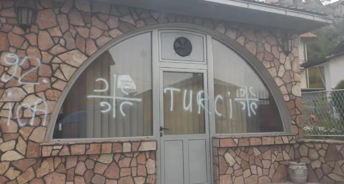 BHT1 I FTV: Crna Gora od umanjivanja etničkih incidenata do navijačkih prikaza