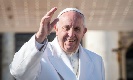 Papa Franjo: Širenje lažnih vijesti i dezinformacija o Covidu znači kršenje ljudskih prava