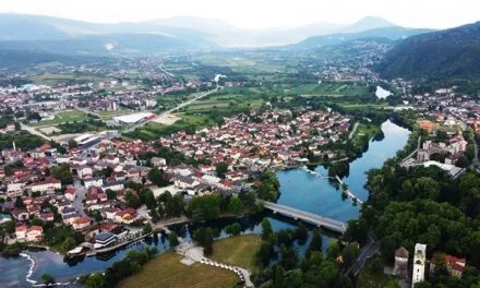 DVIJE  POLICIJSKE PATROLE S ISTIM ZADATKOM: Zaustavite migrante!