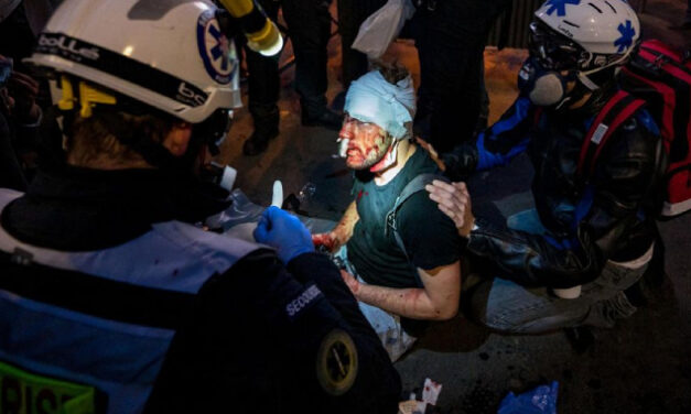 Počinje istraga u Francuskoj zbog napada policije na fotografa