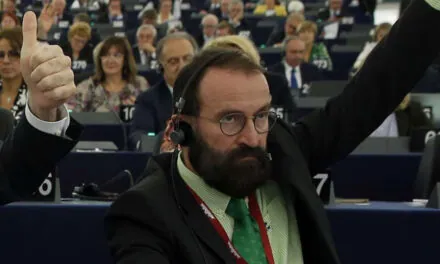SKANDAL S MAĐARSKIM POLITIČAREM: Kad ozloglašeni homofob zaglavi na gej orgijama