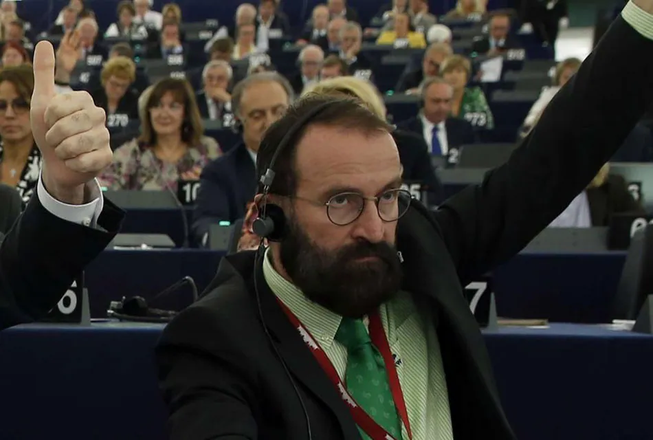 SKANDAL S MAĐARSKIM POLITIČAREM: Kad ozloglašeni homofob zaglavi na gej orgijama