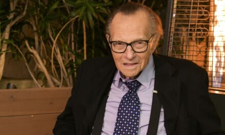 U 87. godini preminuo poznati TV voditelj Larry King