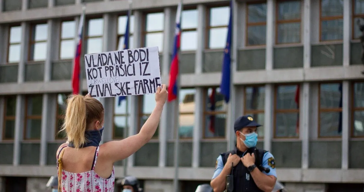 Prikupljeno oko 11.000 potpisa za povlačenje prijedloga zakona o medijima u Sloveniji