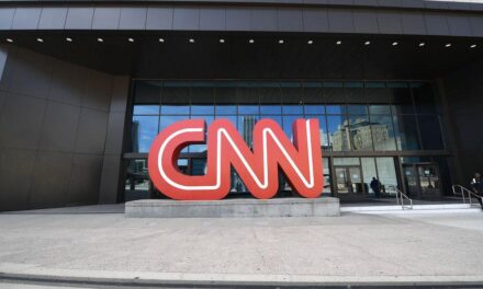 Voditelj CNN-a skinut s programa zbog neprimjerenog komentara