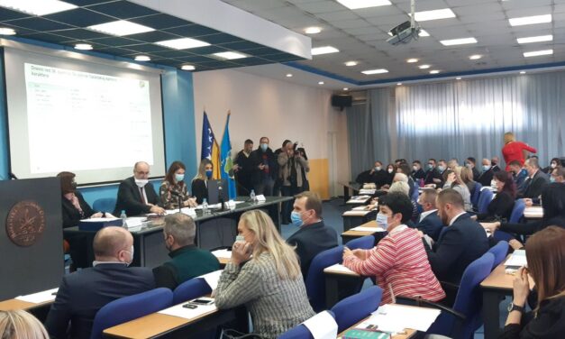 Novinarima se mora osigurati direktno praćenje vanredne sjednice Skupštine TK