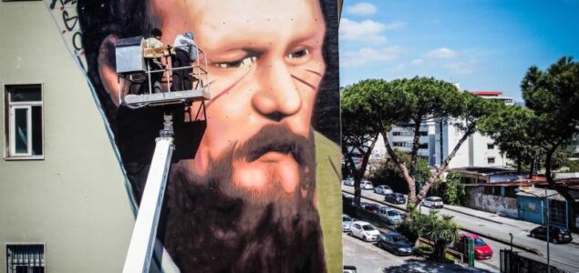 Protestirajući protiv cenzure, napuljski umjetnik naslikao mural Dostojevskog