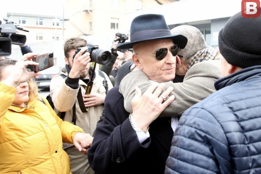 OD ČEGA SU OSLOBOĐENI „VIKIĆ I OSTALI“: Zašto SDA mudro ne zaćuti; Vikić je suđen za zločin koji su lideri te stranke decenijama zataškavali!