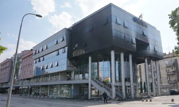 RTRS I BNTV: Šta da se radi s požarom u Investiciono-razvojnoj banci?