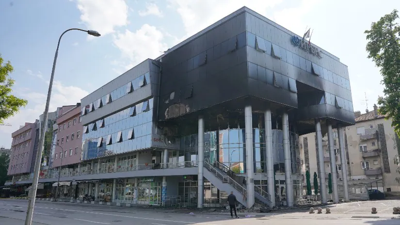 RTRS I BNTV: Šta da se radi s požarom u Investiciono-razvojnoj banci?