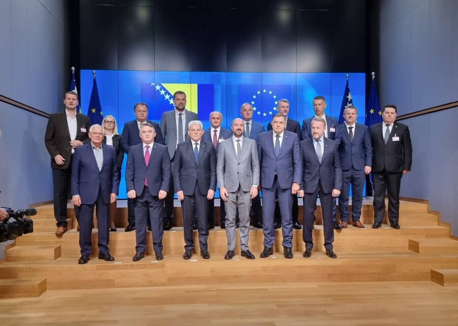 BRISELSKI ODJECI: Ko je s Evropskom unijom državu popravljao, ni Bosna mu neće teško pasti