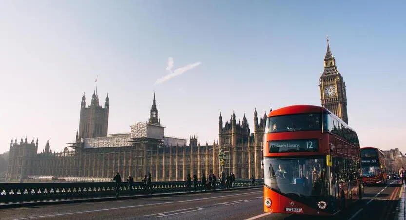 LONDON ZA PONAVLJAČE: Kerozin, žene i tristo škola pod jednim krovom