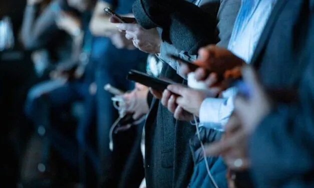 AMERIČKI VRHOVNI SUD OJAČAO DIGITALNU PRIVATNOST: Policija mora imati nalog za pristup lokaciji mobilnog telefona