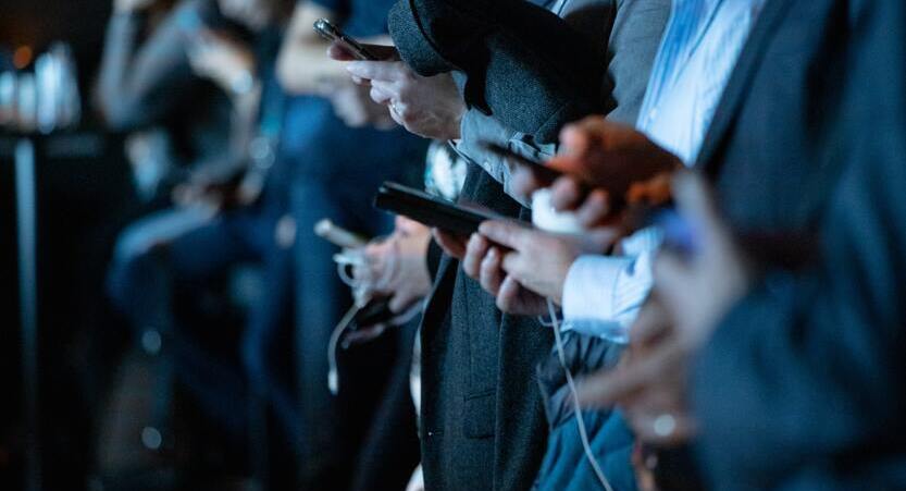 Zašto Francuska zabranjuje korištenje aplikacija na telefonima dužnosnika