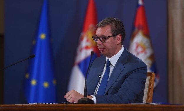 VEDRAN SALVIA: Vučić protiv Srbije