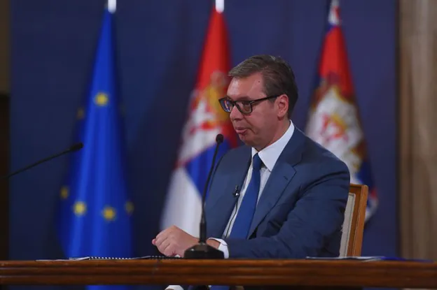 VEDRAN SALVIA: Vučić protiv Srbije