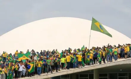 Novinari napadnuti tokom upada demonstranata u institucije u Brazilu
