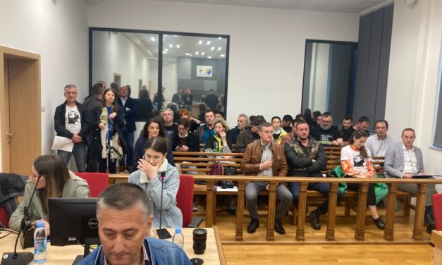 Grupa novinara napustila javnu raspravu o kleveti u Trebinju