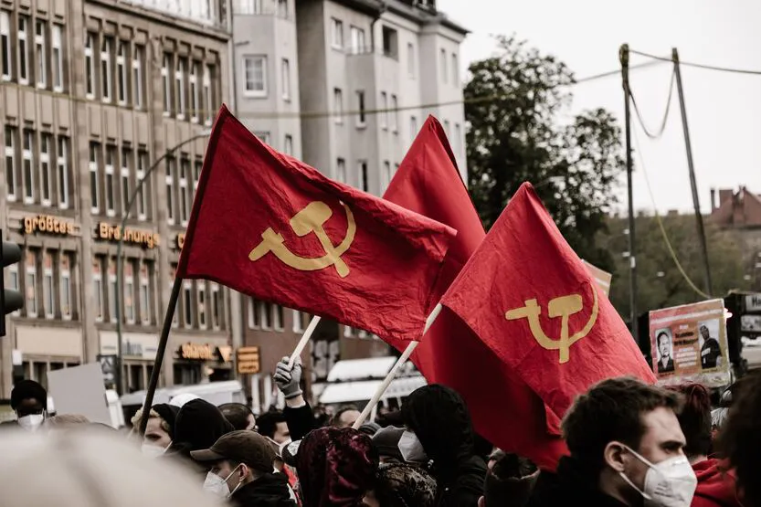 Zbog čega smo svrgnuli komuniste  ako je i danas glavni odgovor na svaki problem – represija?