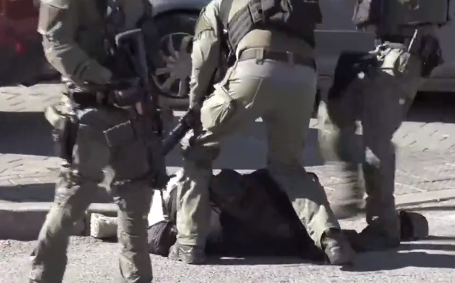 Izraelske snage snimljene kako tuku palestinskog novinara u istočnom Jerusalemu